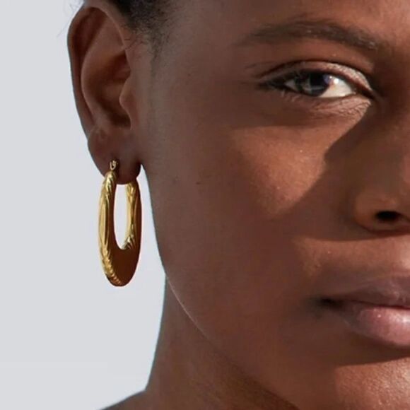 ⭐️ NEW Gold Textured Long Oval Hoop Earrings - Picture 9 of 12